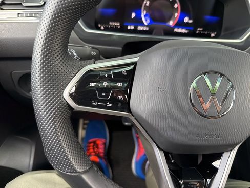 Used 2023 Volkswagen Tiguan SE R-Line image 64