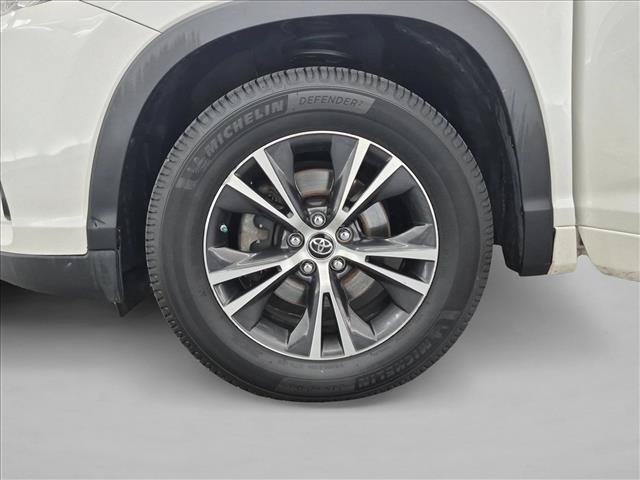 Used 2017 Toyota Highlander LE FWD image 25