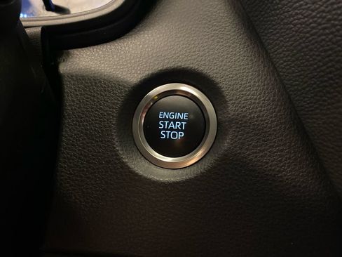 Used 2025 Toyota Corolla SE w/ SE Premium Package FWD image 18