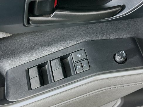 Used 2020 Toyota Highlander L image 15