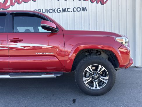 Used 2016 Toyota Tacoma TRD Sport image 28