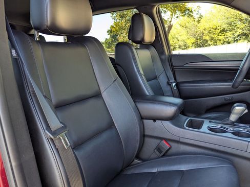 Used 2018 Jeep Grand Cherokee Limited image 30