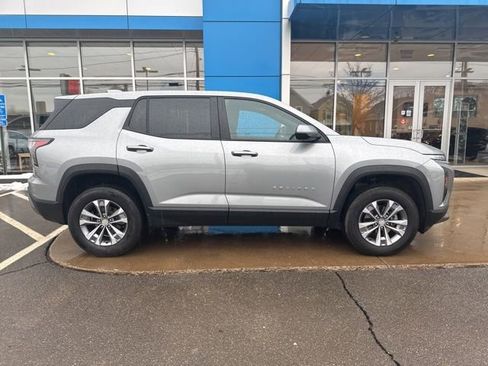 Used 2025 Chevrolet Equinox LT image 5