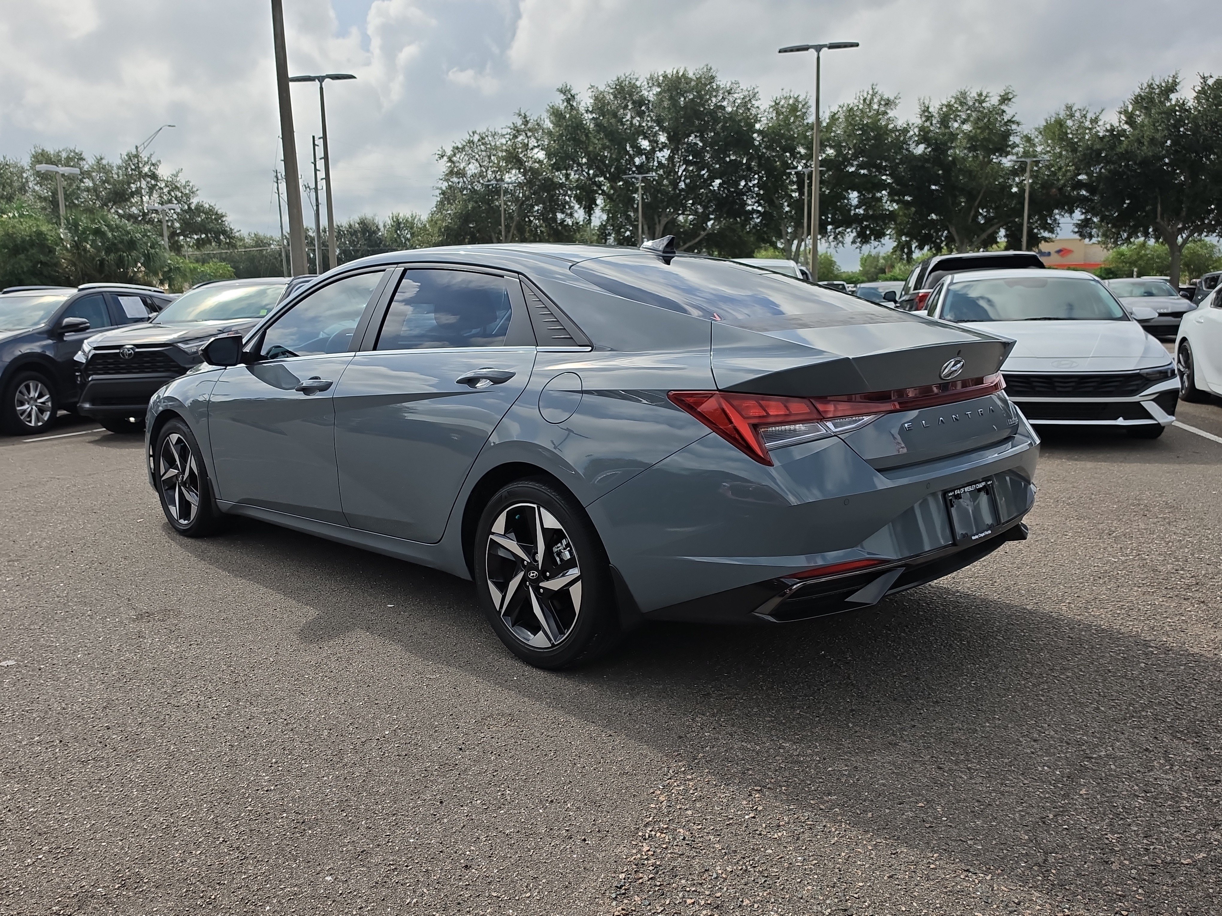 Used 2022 Hyundai Elantra Limited FWD image 6