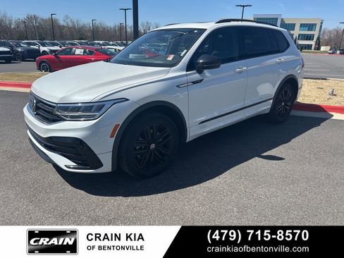 Used 2022 Volkswagen Tiguan SE R-Line image 3