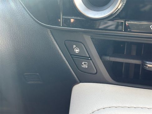 Used 2025 Lexus NX 300h AWD w/ Luxury Package image 32