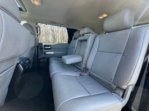 Used 2019 Toyota Sequoia Limited w/ Safety & Convenience Package image 25