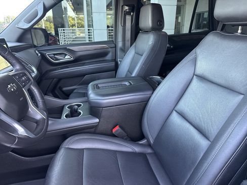 Used 2022 Chevrolet Tahoe Z71 w/ Luxury Package AWD/4WD image 4