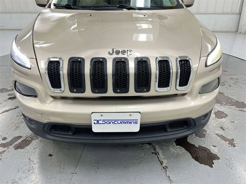 Used 2015 Jeep Cherokee Latitude w/ Cold Weather Group image 27