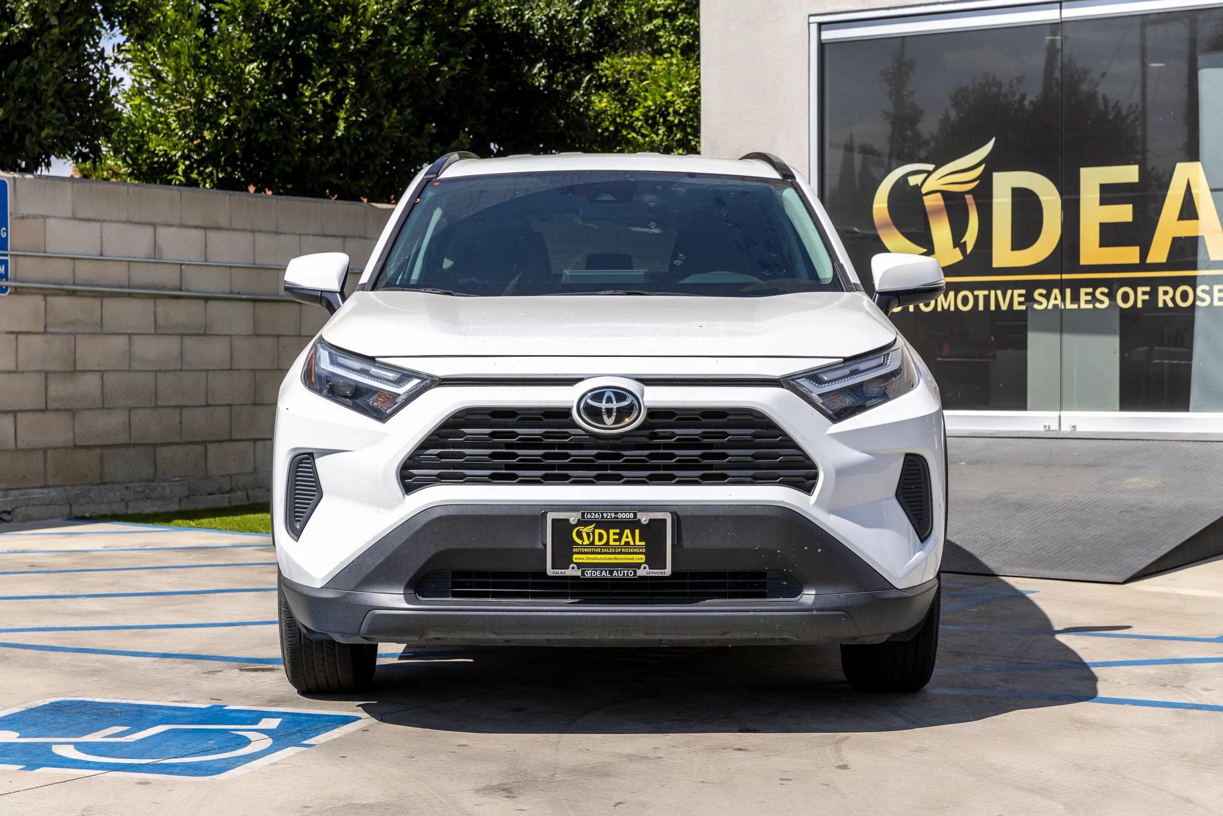 Used 2021 Toyota RAV4 XLE w/ XLE Grade Weather Package AWD/4WD image 4