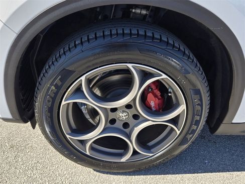 Used 2022 Alfa Romeo Stelvio Sprint image 11