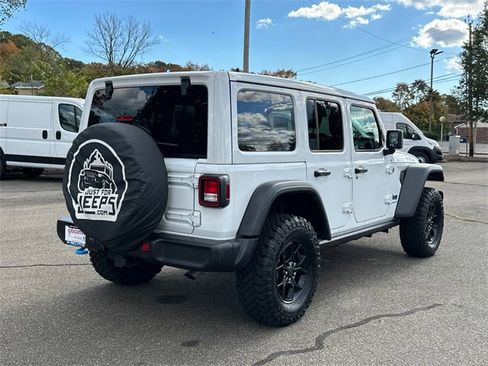 Used 2024 Jeep Wrangler Unlimited image 4