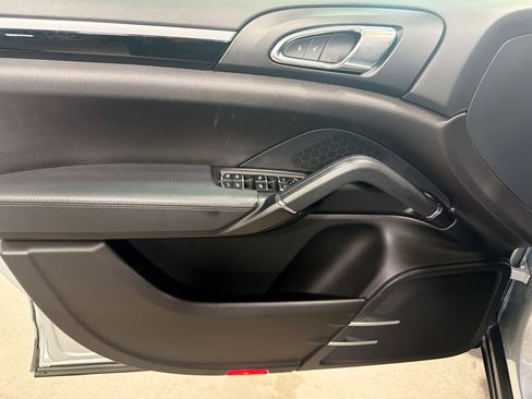 Used 2018 Porsche Cayenne image 23