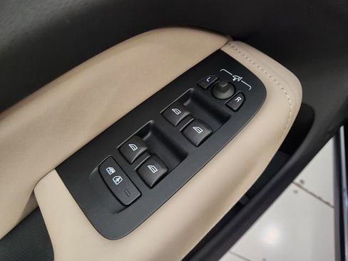 New 2026 Volvo XC60 B5 Plus w/ Protection Package Premier image 23