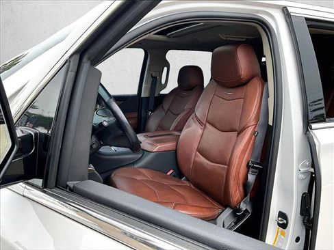 Used 2019 Cadillac Escalade Premium Luxury image 25