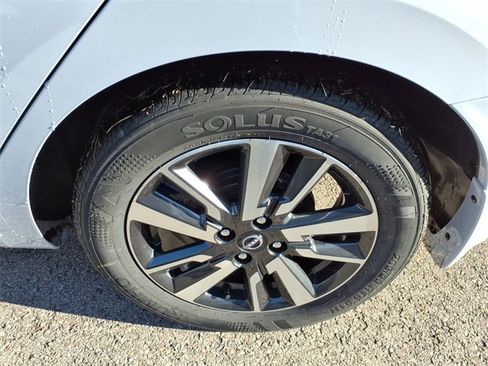 New 2025 Nissan Versa SV image 4