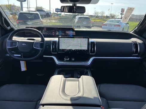 New 2026 Ford Expedition Platinum image 23