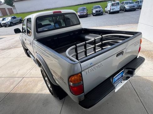 Used 2002 Toyota Tacoma PreRunner RWD image 3