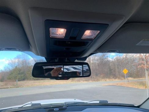 Used 2018 RAM 1500 Laramie image 31