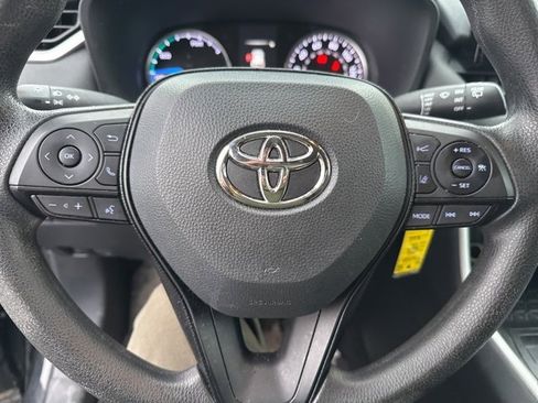 Used 2021 Toyota RAV4 LE image 10