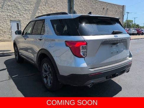Used 2024 Ford Explorer XLT w/ Equipment Group 202A AWD/4WD image 6