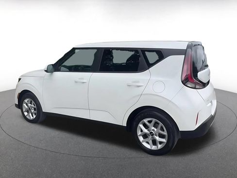 Used 2025 Kia Soul LX w/ LX Technology Package FWD image 9