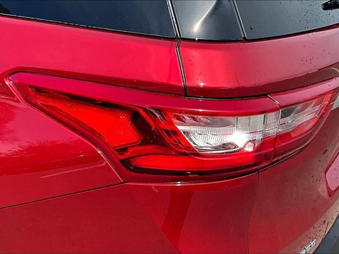 Used 2021 Chevrolet Traverse LT image 24