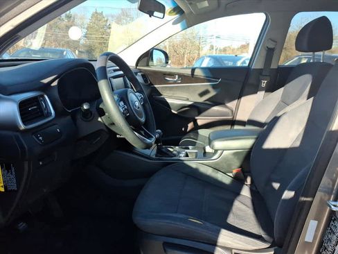 Used 2018 Kia Sorento LX image 11