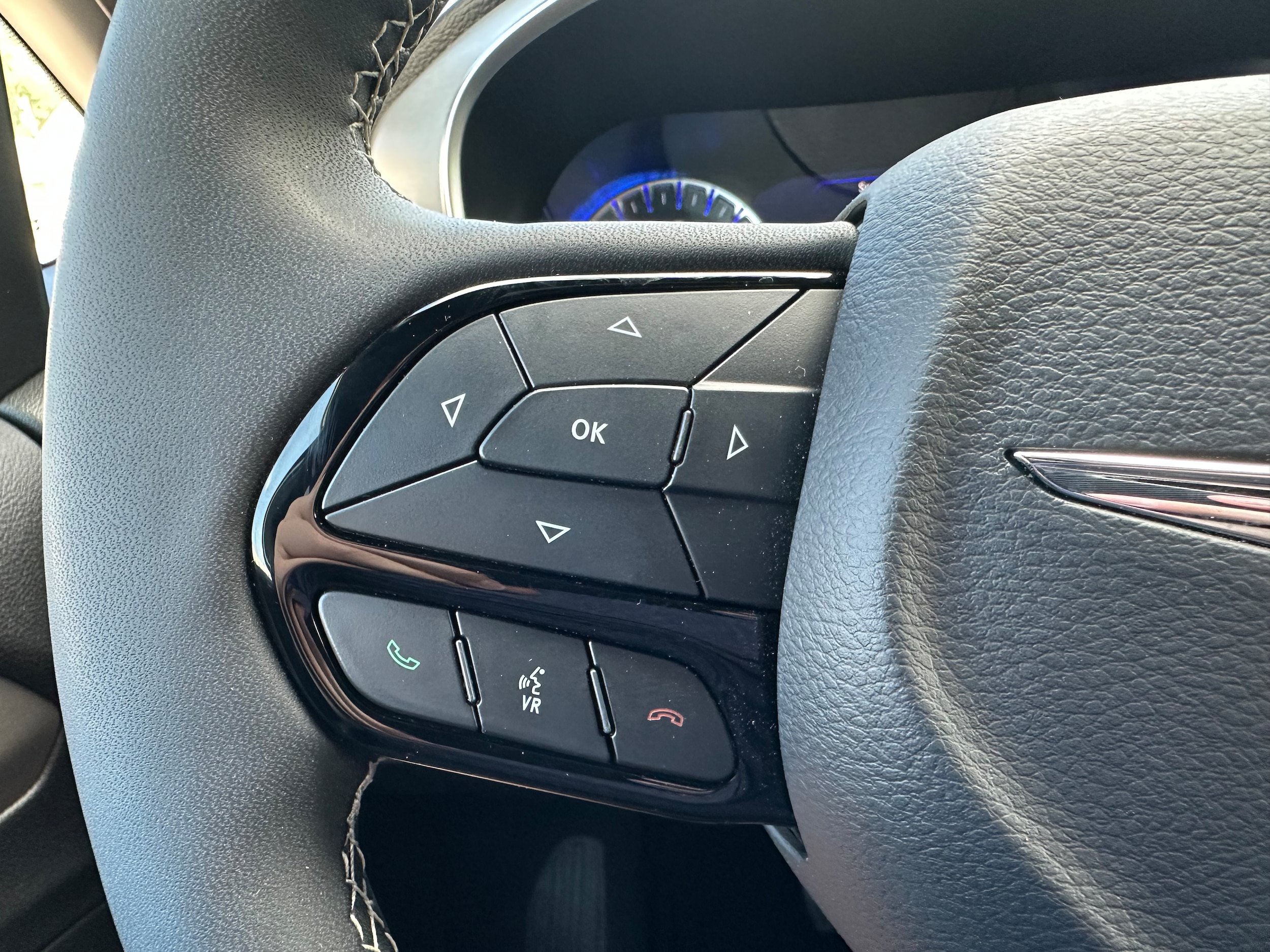 Used 2024 Chrysler Pacifica Limited w/ S Appearance Package FWD image 23