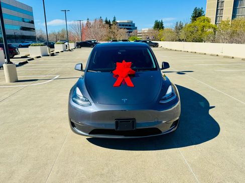 Used 2022 Tesla Model Y Long Range AWD/4WD image 16