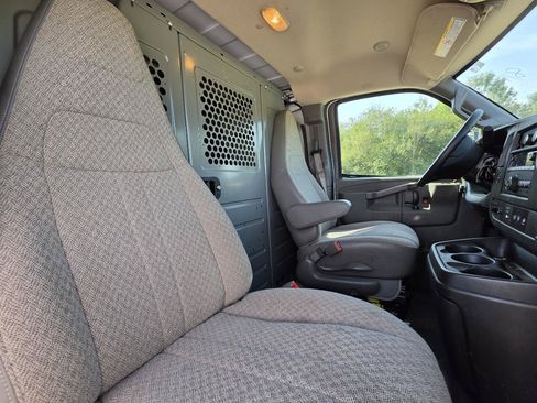 Used 2022 Chevrolet Express 3500 Extended w/ Driver Convenience Package RWD image 13