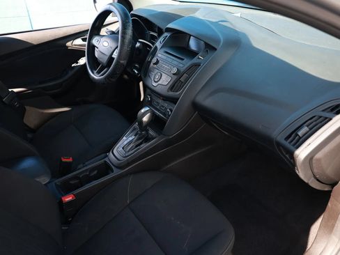 Used 2016 Ford Focus SE FWD image 25
