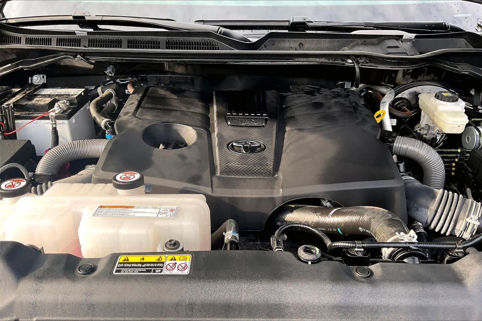 Used 2025 Toyota Tundra SR5 AWD/4WD image 32