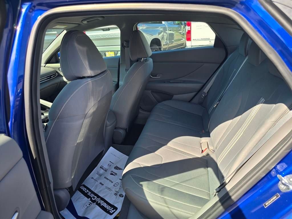 Used 2023 Hyundai Elantra SEL w/ Convenience Package FWD image 12