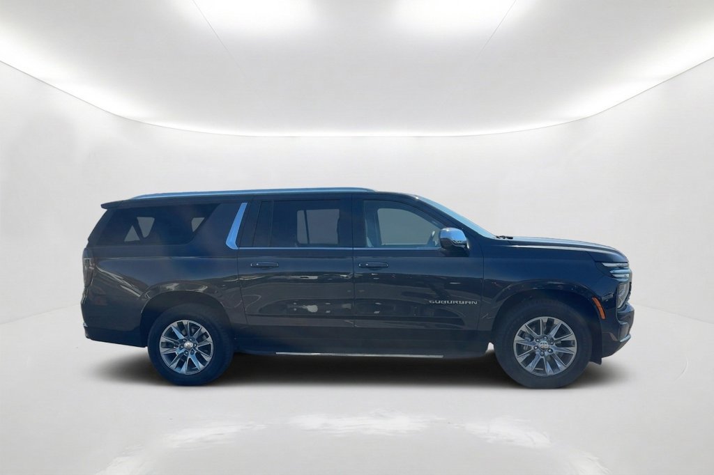 Used 2026 Chevrolet Suburban Premier AWD/4WD image 4