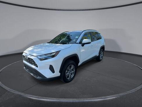 Used 2025 Toyota RAV4 XLE image 8
