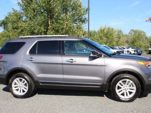 Used 2013 Ford Explorer XLT AWD/4WD image 9