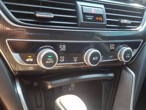 Used 2018 Honda Accord Sport image 15