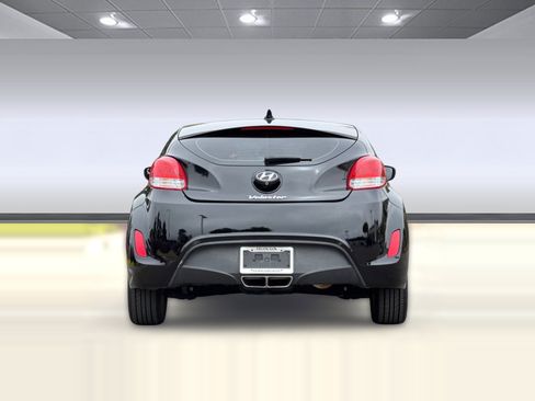 Used 2017 Hyundai Veloster FWD image 9