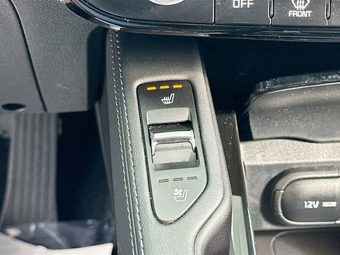 Used 2024 Kia Telluride EX w/ EX Captain's Chair Package image 20