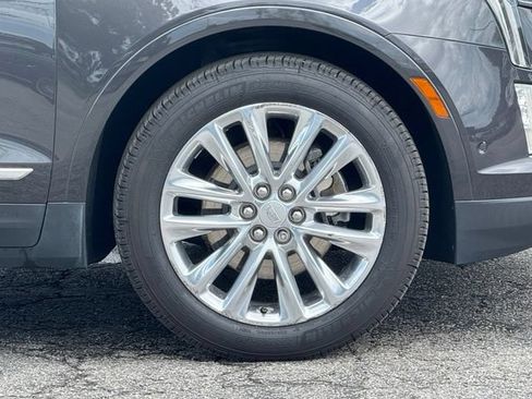 Used 2017 Cadillac XT5 Platinum w/ Driver Assist Package AWD/4WD image 3