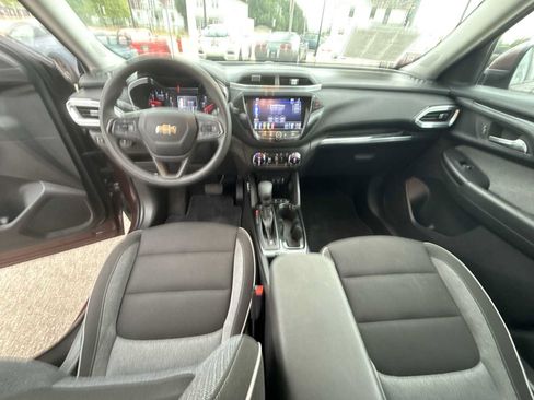 Used 2023 Chevrolet TrailBlazer LT w/ Convenience Package AWD/4WD image 19