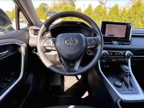 Used 2025 Toyota RAV4 XLE AWD/4WD image 17