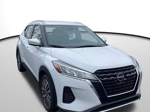 Used 2023 Nissan Kicks SV image 10