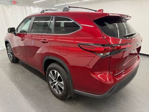 Used 2023 Toyota Highlander XLE AWD/4WD image 4
