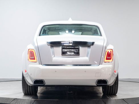 Used 2019 Rolls-Royce Phantom Sedan RWD image 47