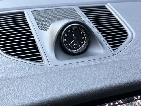 Used 2025 Porsche Macan image 24