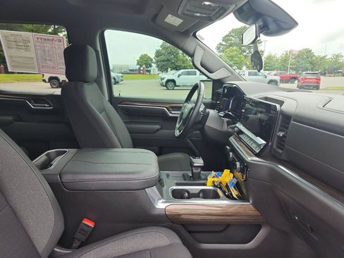 Certified 2025 Chevrolet Silverado 1500 LT AWD/4WD image 9