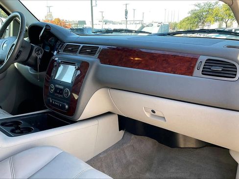 Used 2013 Chevrolet Suburban LT w/ Luxury Package image 23