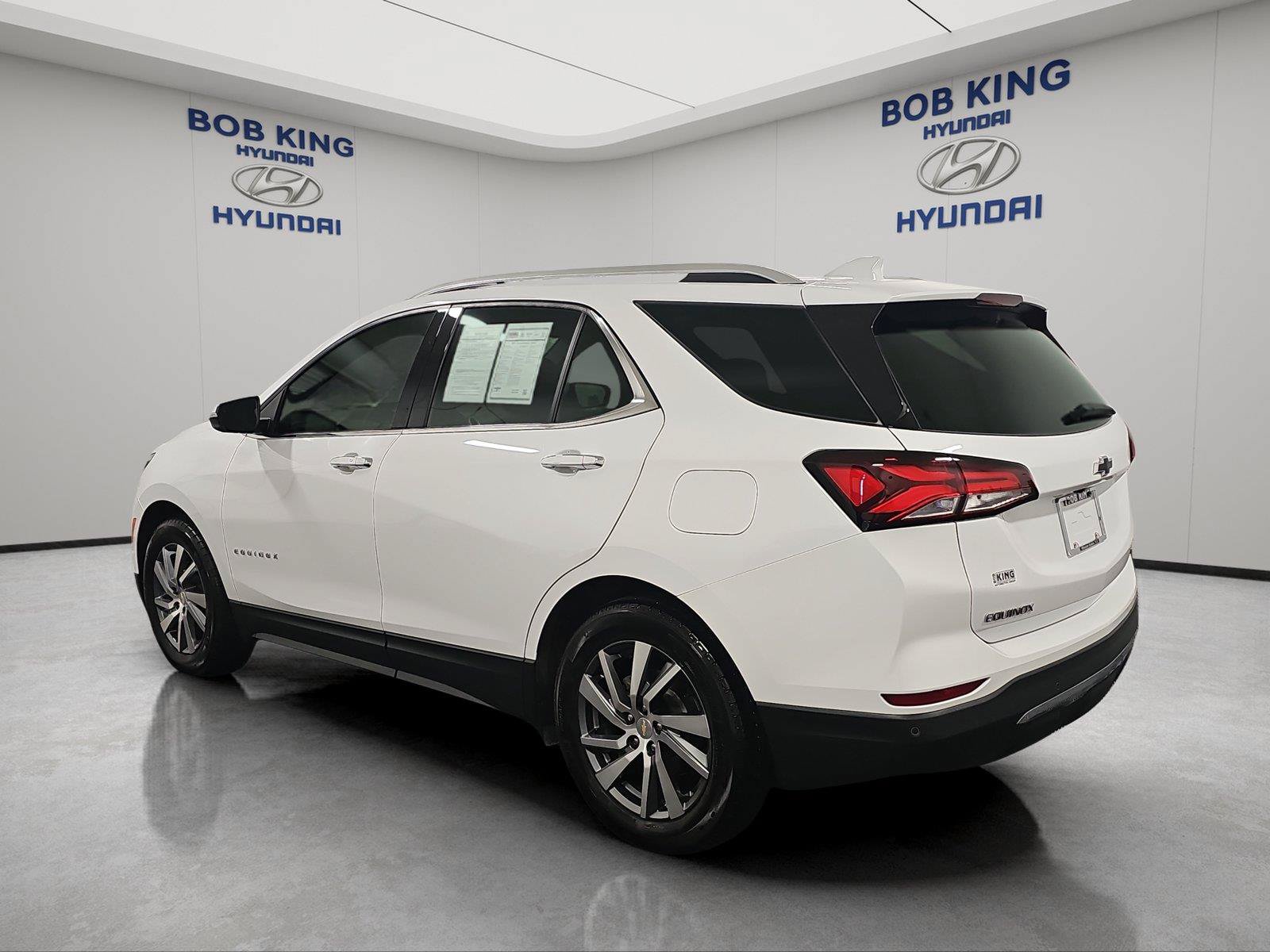 Used 2023 Chevrolet Equinox Premier FWD image 3